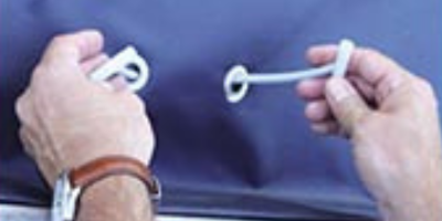 passer les sandows dans les oeillets