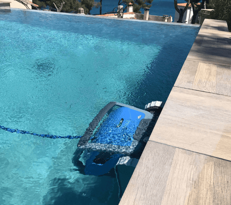robot m600 surface de l'eau