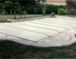 L&rsquo;hivernage de sa piscine : bâche à barres ou bâche d&rsquo;hiver ?