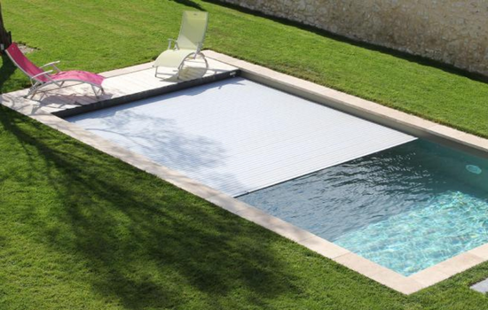 volet de piscine immergé