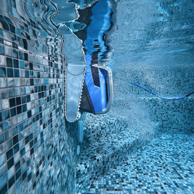 robot piscine M550 en action
